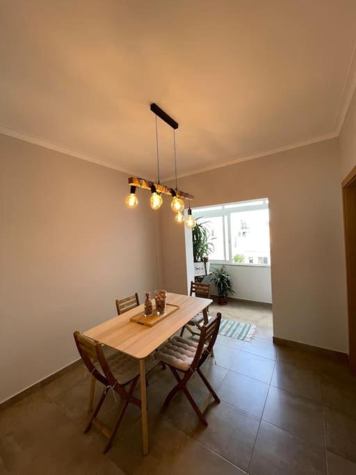 Quarto De Casal Close To Lisbon Flat Equipado Almada Exterior photo