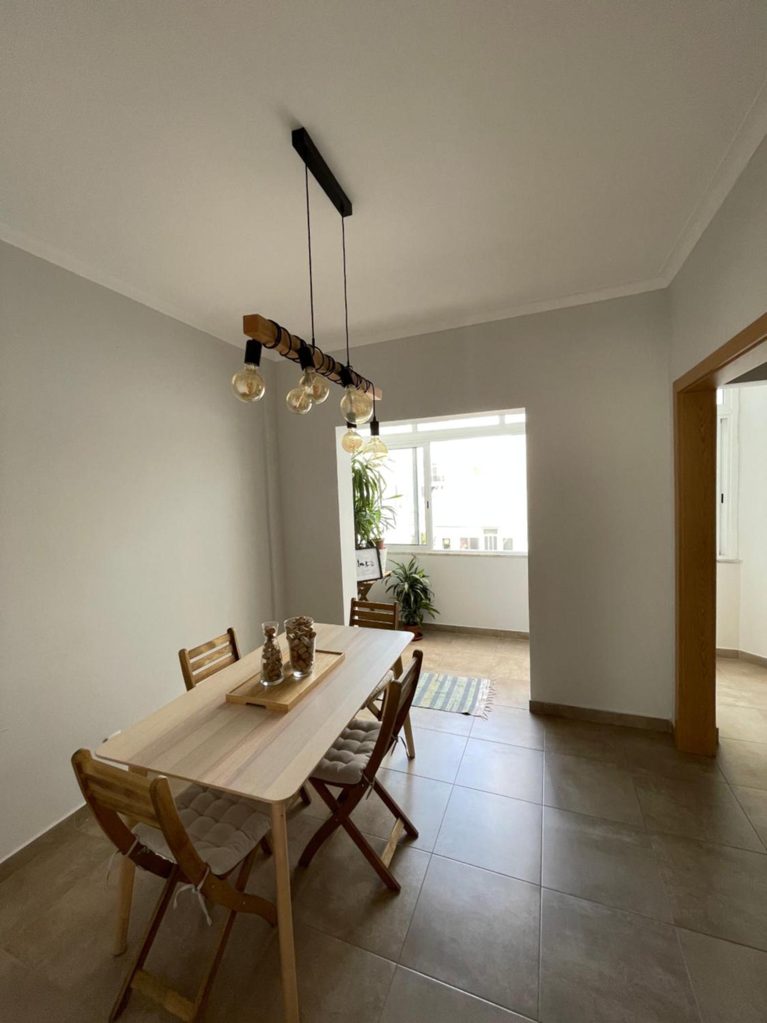 Quarto De Casal Close To Lisbon Flat Equipado Almada Exterior photo