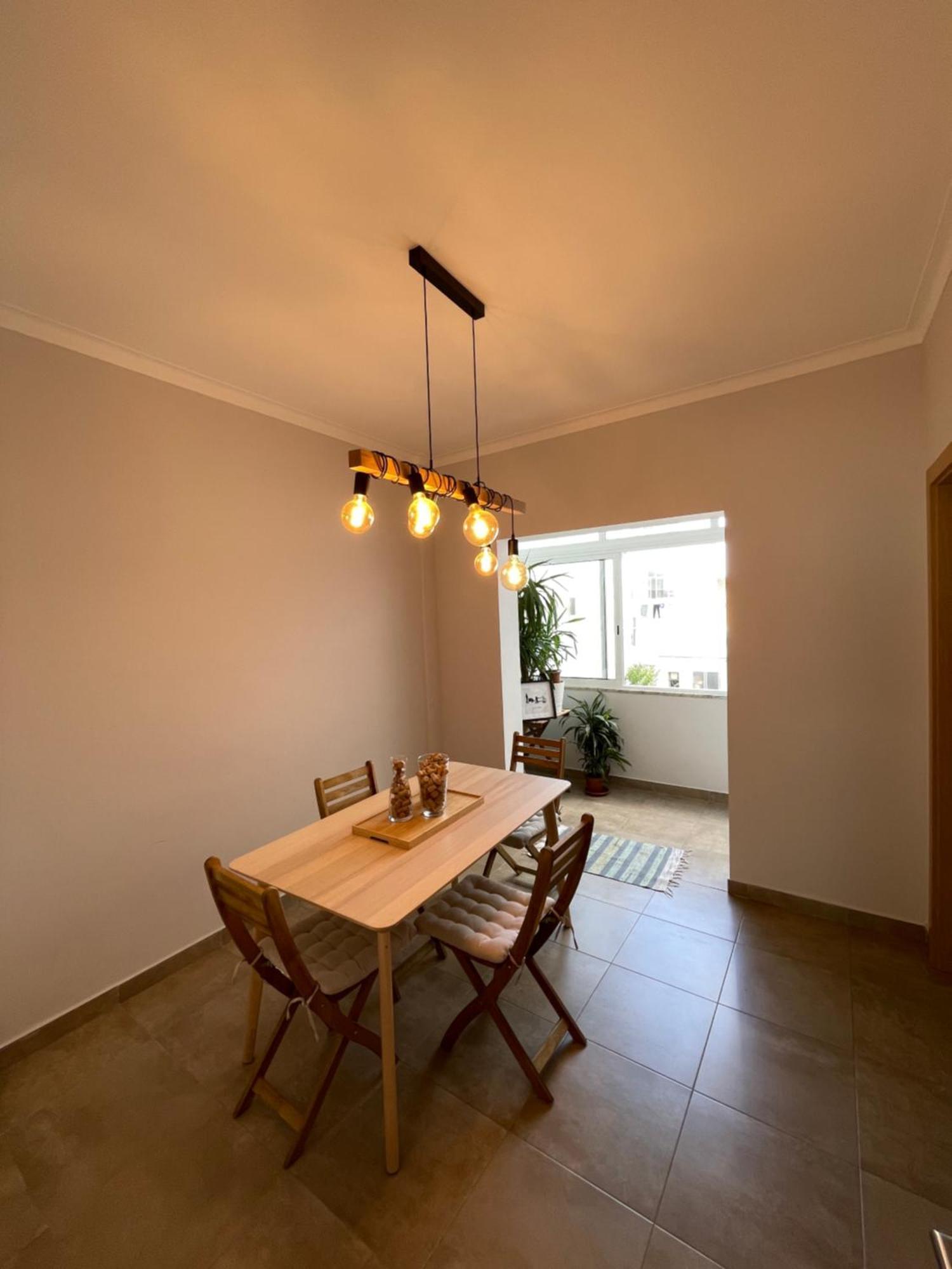 Quarto De Casal Close To Lisbon Flat Equipado Almada Exterior photo
